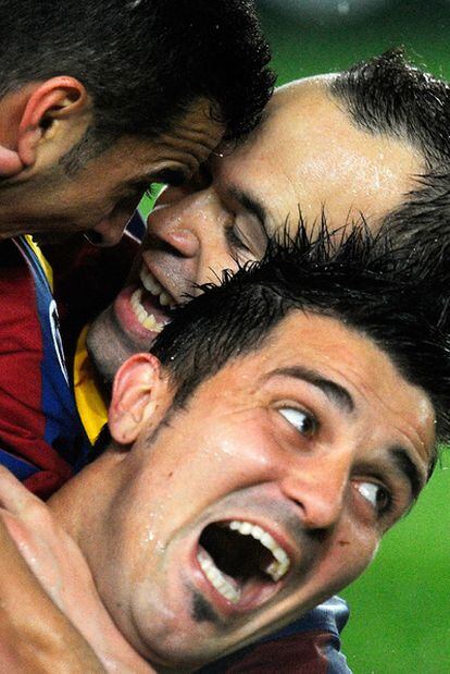Pedro, Iniesta y Villa celebran el gol del primero.
