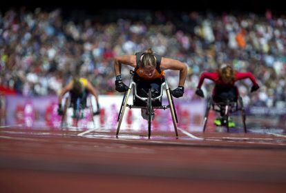 La holandesa Amy Siemons en la carrera de 100metros