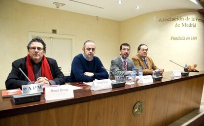 Algunos de los observadores internacionales desplazados a Madrid para seguir el juicio al juez Garzón.