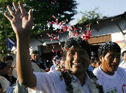 El presidente boliviano, Evo Morales, vota en la localidad de Chapare.