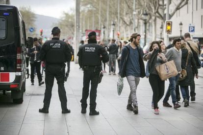 Una patrulla de los Mossos d’Esquadra, en el centro de Barcelona.
