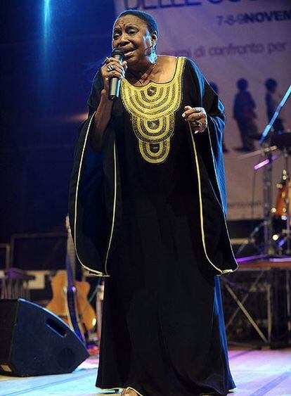 Miriam Makeba, el pasado domingo durante el concierto en Castel Volturno tras el que sufrió un infarto.