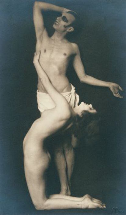 La provocativa artista berlinesa, Anita Berber y un bailarín fotografiados cerca de 1910.