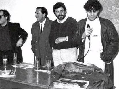 El equipo del programa 'Tiempos modernos', de Radio 3, en los años ochenta, con su director, Manolo Ferreras (primero por la derecha).