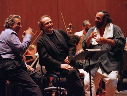 Luciano Pavarotti, Plácido Domingo y José Carreras, durante un ensayo en París en 1998.