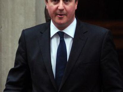 David Cameron saliendo de Downing Street.