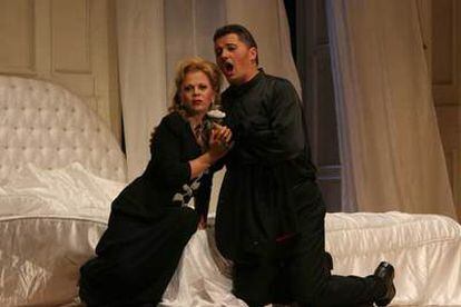 Inva Mula y Piotr Beczala, durante su actuación en <i>La traviata.</i>