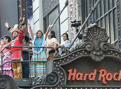 Miembros de la tribu semínola en el Hard Rock de Nueva York.