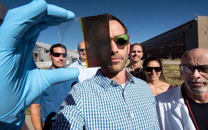 Richard Lunt y su célula solar transparente
