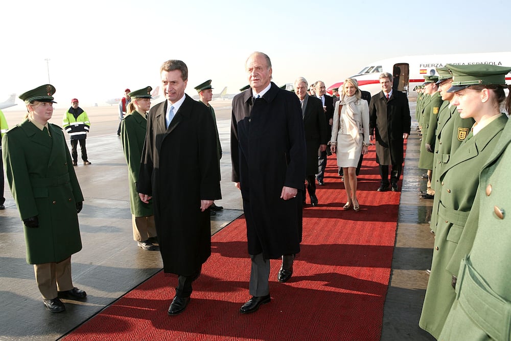 Juan Carlos I, en una visita oficial a Alemania en 2006. Entre la delegación oficial española se encontraba Corinna Larsen. 
