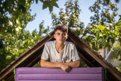Roberto Lara tiene 15 años, cursa segundo medio en el San Ignacio y preside el centro de estudiantes de los ciclos menores, el Mini-CES. Pincha en la imagen para ver la fotogalería completa. 