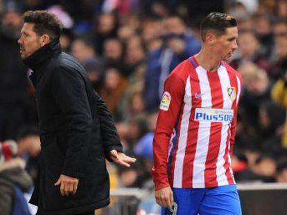 Simeone, que hace poco elogió ante el grupo la actitud del delantero, asegura que no insistirá en su continuidad en el Atlético