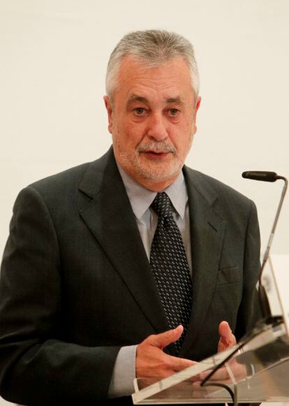 El presidente de la Junta de Andalucía, José Antonio Griñán, durante su intervención en un desayuno informativo organizado hoy en Madrid.