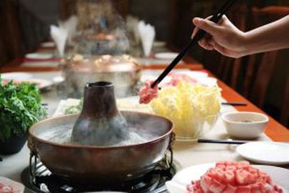 El llamado caldero caliente es uno de los platos más populares de China.