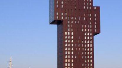 La Torre de la Rosaleda tiene 27 pisos y más de 100 metros de altura.