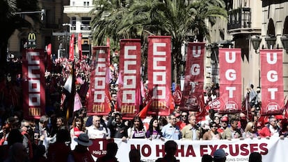 La cabeza de la manifestación del 1º de Mayo convocada por CC OO y UGT en Valencia.