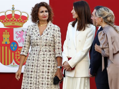 Los ministros de Hacienda, María Jesús Montero; Justicia, Pilar Llop; Exteriores, José Manuel Albares; y Trabajo, Yolanda Díaz, en el palco de autoridades al desfile del 12 de Octubre este miércoles en Madrid.