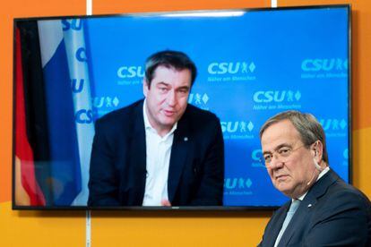 El presidente de Baviera, Markus Söder, aparece en la imagen de la pantalla mientras habla con Armin Laschet, líder de la CDU, durante un encuentro virtual en enero pasado.