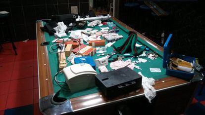 Parte del material incautado por la Policía Municipal en el casino ilegal.