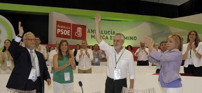 Jos&eacute; Antonio Gri&ntilde;&aacute;n (a la derecha), en el XII congreso del PSOE andaluz, ayer en Almer&iacute;a.