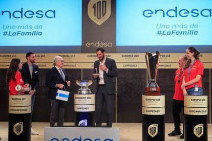 El baloncesto español celebró las nueve medallas conseguidas en 2022, en los nueve mundiales y europeos en los que participó, en un acto celebrado en la sede de Endesa que contó con la presencia de Rudy Fernández, capitán de la selección absoluta.