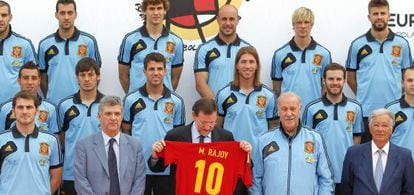 El presidente Rajoy con la selecci&oacute;n espa&ntilde;ola de f&uacute;tbol para la Eurocopa. 