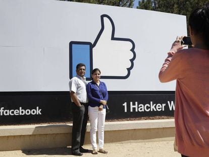 Visitantes en la sede de Facebook en Menlo Park, California