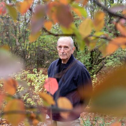 El científico Vaclav Smil, fotografiado en St. Vital Park en Winnipeg, Manitoba (Canadá).
