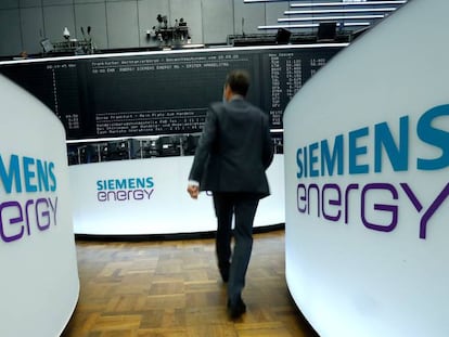 Logotipos de Siemens Energy en la Bolsa de Fráncfort.