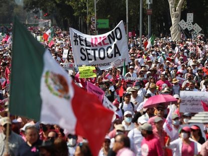 Marcha en Ciudad de México contra la reforma electoral.
