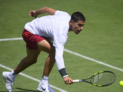 Carlos Alcaraz, durante una sesión de entrenamiento en el Aorangi Park de Wimbledon.