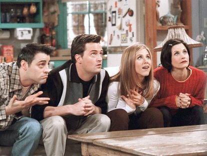 Matt LeBlanc, Matthew Perry, Jennifer Aniston y Courteney Cox, en una imagen de 'Friends'.