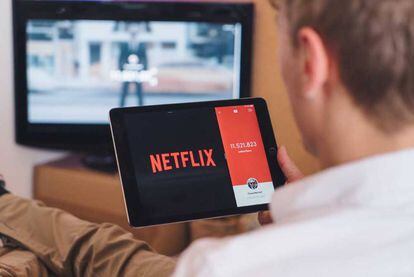 uso de Netflix en un tablet