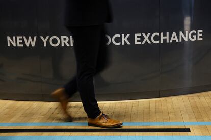 A trader works on the floor at the New York Stock Exchange (NYSE) in New York City, U.S., October 27, 2023. REUTERS/Brendan McDermid