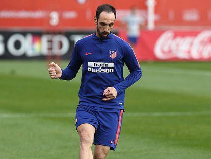 Juanfran, durante el último entrenamiento del Atlético.