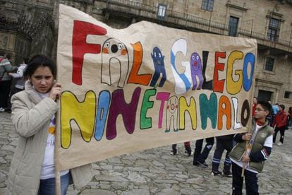 Cativos nun acto reivindicativo polo galego en Santiago, no ano 2007