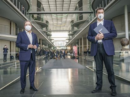 Armin Laschet, a la izquierda, y Markus Söder, el pasado domingo en el Parlamento alemán.