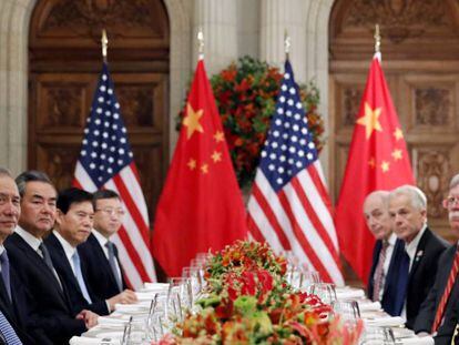 El presidente chino, Xi Jinping, y su hom&oacute;logo estadounidense, Donald Trump, durante la reuni&oacute;n que mantuvieron en el G20, en Buenos Aires.