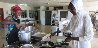 Clase de cocina en el Instituto Gambiano de Hosteler&iacute;a y Turismo.&nbsp;