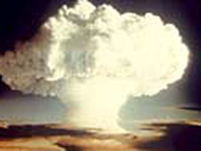Explosión nuclear en un ensayo realizado por EE UU en 1954. La fotografía la difundió el Pentágono.