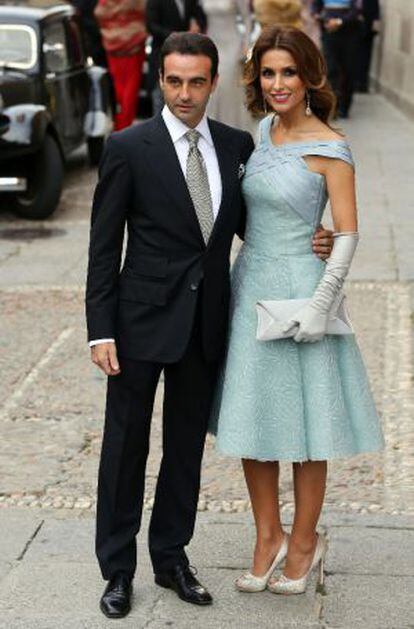 Enrique Ponce, con su esposa Paloma Cuevas.