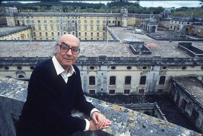 Saramago és un intel·lectual de veritat, és una consciència incòmoda, una veu crítica, un polemista molest.