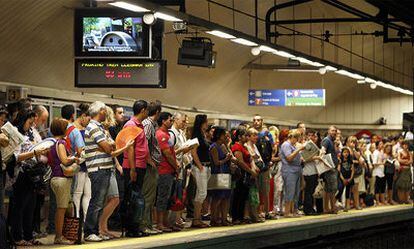 Andén de la estación avenida de América en la sexta jornada de huelga de Metro de junio pasado.