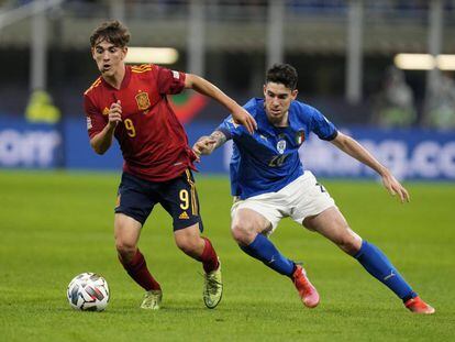 El futbolista Gavi en un partit Espaanya-Itàlia a l'estadi de San Siro, Milà. 