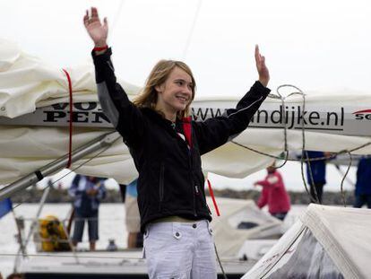 Laura Dekker, en 2010, cuando parti&oacute; en su vuelta al mundo en solitario.