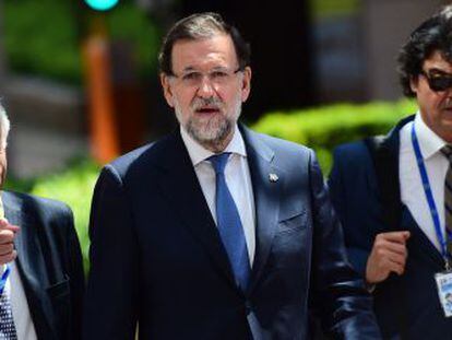 Rajoy, entre Garc&iacute;a-Margallo y Moragas, este mi&eacute;rcoles en Bruselas.
