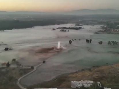 Vista aérea de la fuga de combustible en Tololotlán, Jalisco, la mañana de este viernes.