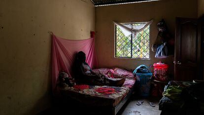 Una mujer que trabajó para Furukawa desde los 7 años, en su casa en Santo Domingo de los Tsachilas.