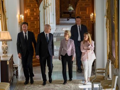 Desde la izquierda, el primer ministro holandés, Mark Rutte, el presidente tunecino, Kais Said, la jefa del Gobierno italiano, Giorgia Meloni y la presidenta de la Comisión Europea, Ursula von der Leyen, el 11 de junio de 2023 en Túnez.