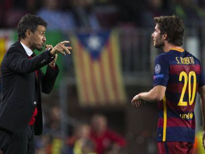 Luis Enrique y Sergi Roberto, en el duelo ante el BATE.